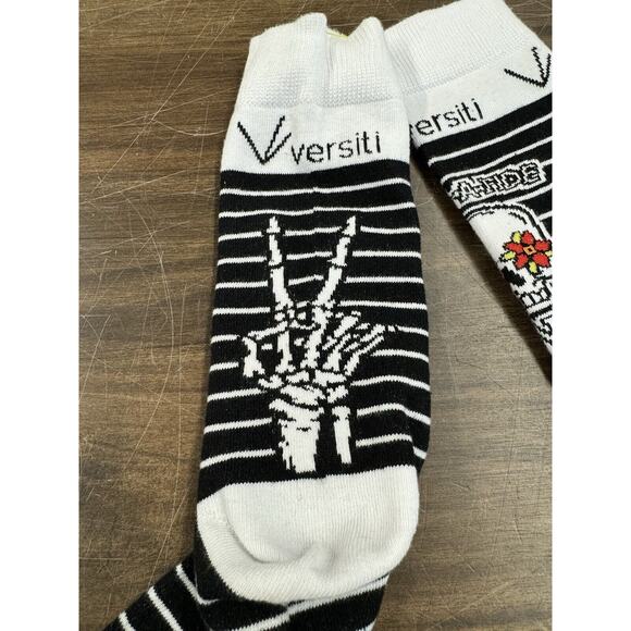 I LOVE Puzzles & Versiti socks BRAND NEW 2 PAIR of new socks,New,Tween,Artsy - Picture 1 of 6